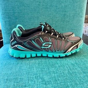 New Skechers flex light shoes size 6
